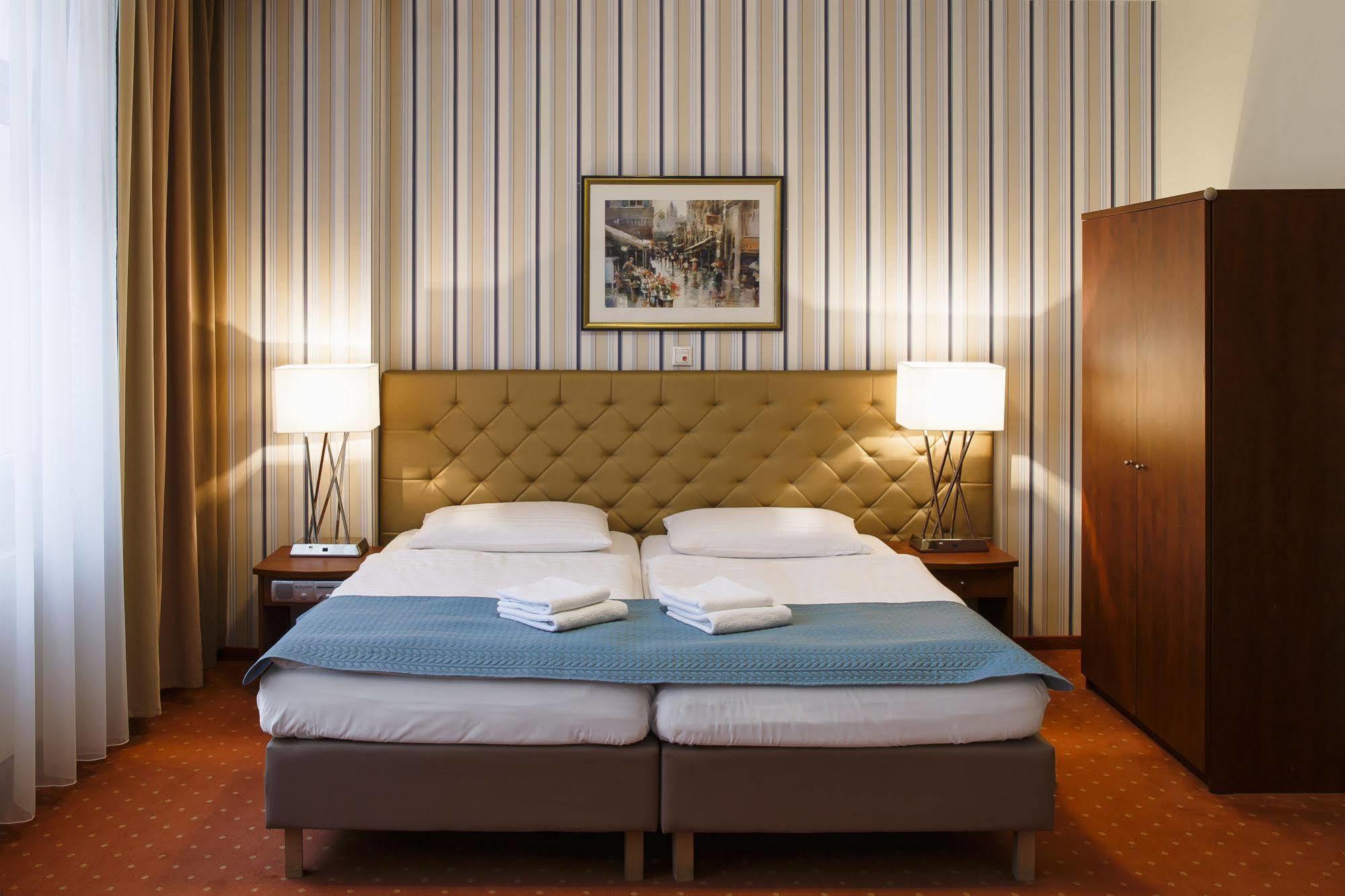 Hotel Gryf Гданьск Экстерьер фото
